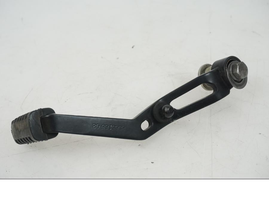 Snett uppifrån på Växelpedal från en BMW F 750 GS -2019 motorcykel.