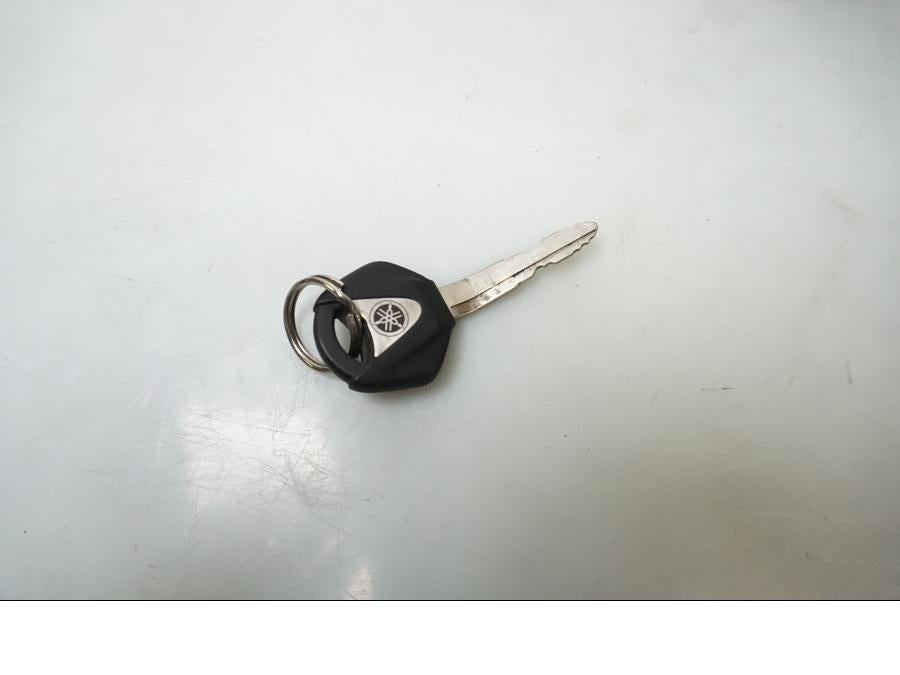 Vänster sida på CDI / ECU från en Yamaha MT-09 Tracer -2015 motorcykel.