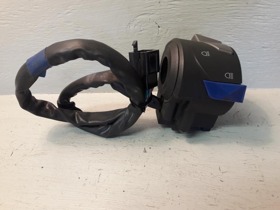 Baksidan på Styrelreglage från en Aprilia RS 125 -2017 motorcykel.