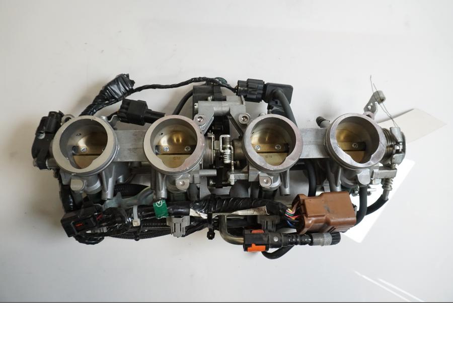 Höger sida på Spjällhus från en Kawasaki GTR 1400 -2008 motorcykel.