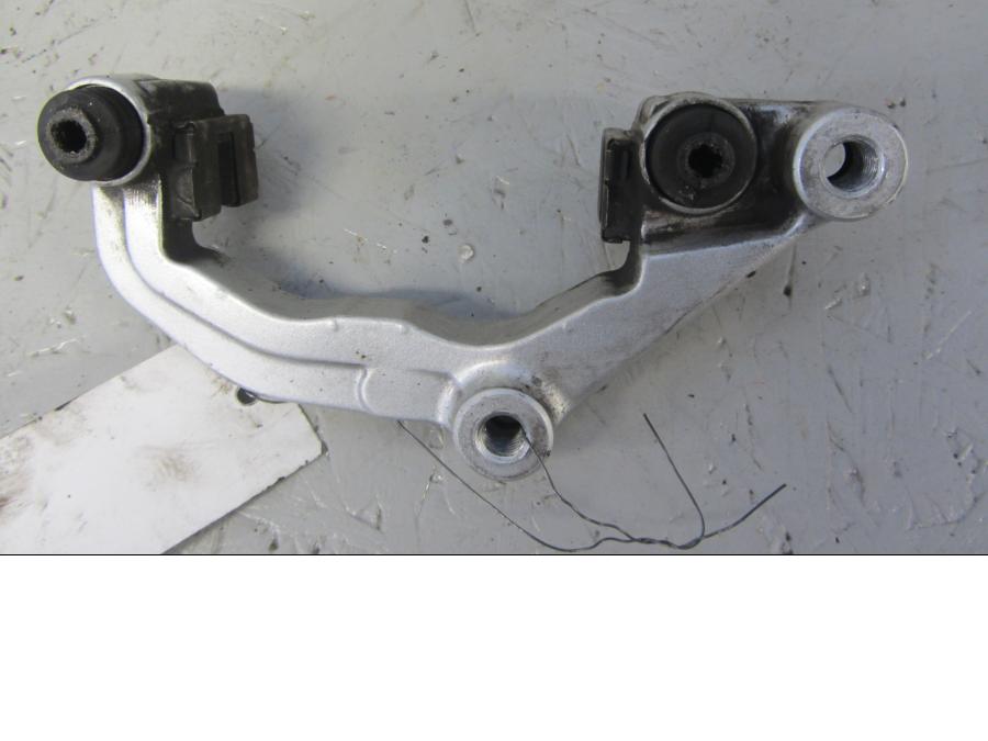 Höger sida på Bromsoksfäste från en Yamaha XVS 1100 -2002 motorcykel.