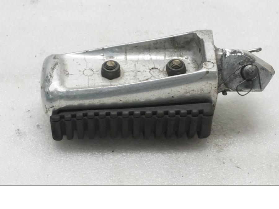 Baksidan på Fotpinne från en Yamaha XVS 650 -2000 motorcykel.