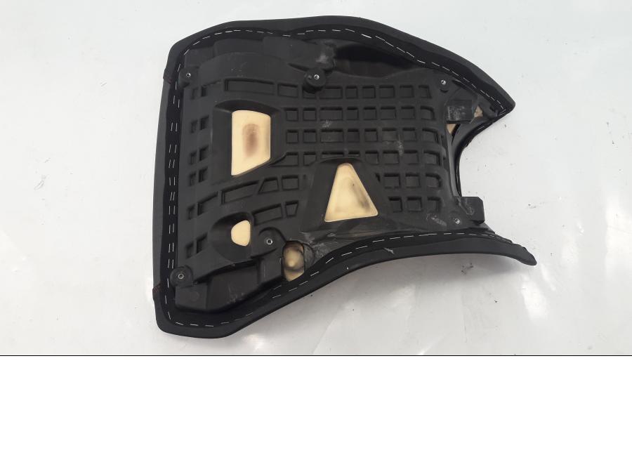 Vänster sida på Sadel från en Ducati Multistrada 1260 -2019 motorcykel.