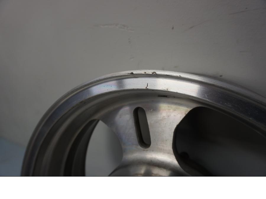 Höger sida på Fälg från en Kawasaki VN 1500 Mean Streak -2003 motorcykel.