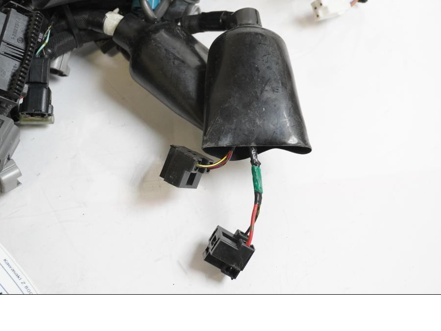 Snett uppifrån på Kabelstam från en Kawasaki Z 800 -2014 motorcykel.