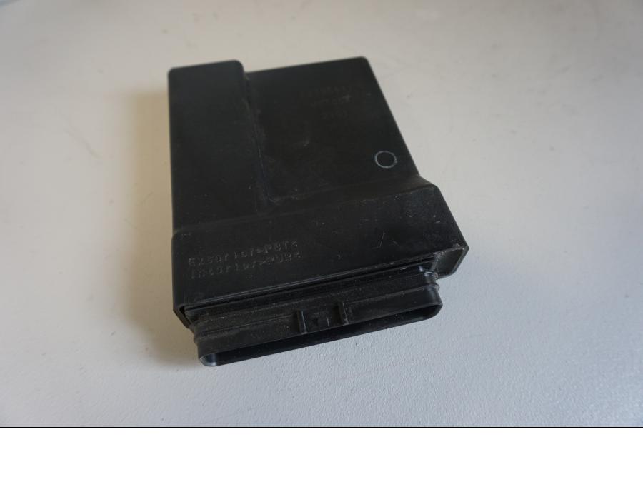 Framsidan på CDI / ECU från en Suzuki DL 1000 -2003 motorcykel.