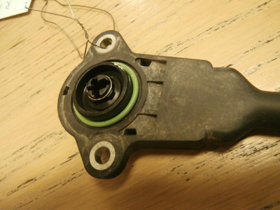 Baksidan på Potentiometer från en BMW R 1200 GSA -2008 motorcykel.