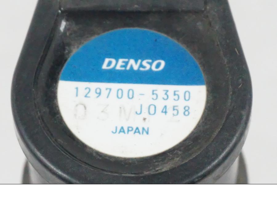 Snett nerifrån på Tändspole från en Kawasaki ER-6N ABS -2010 motorcykel.