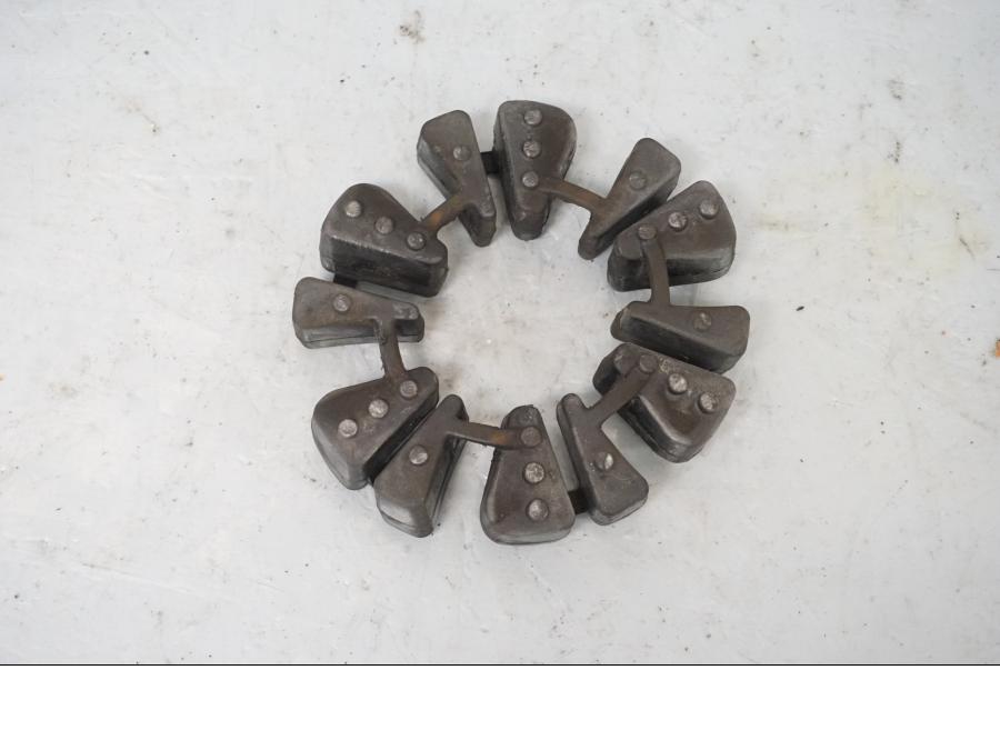 Framsidan på Ryckutjämnare från en Triumph Street Twin -2016 motorcykel.