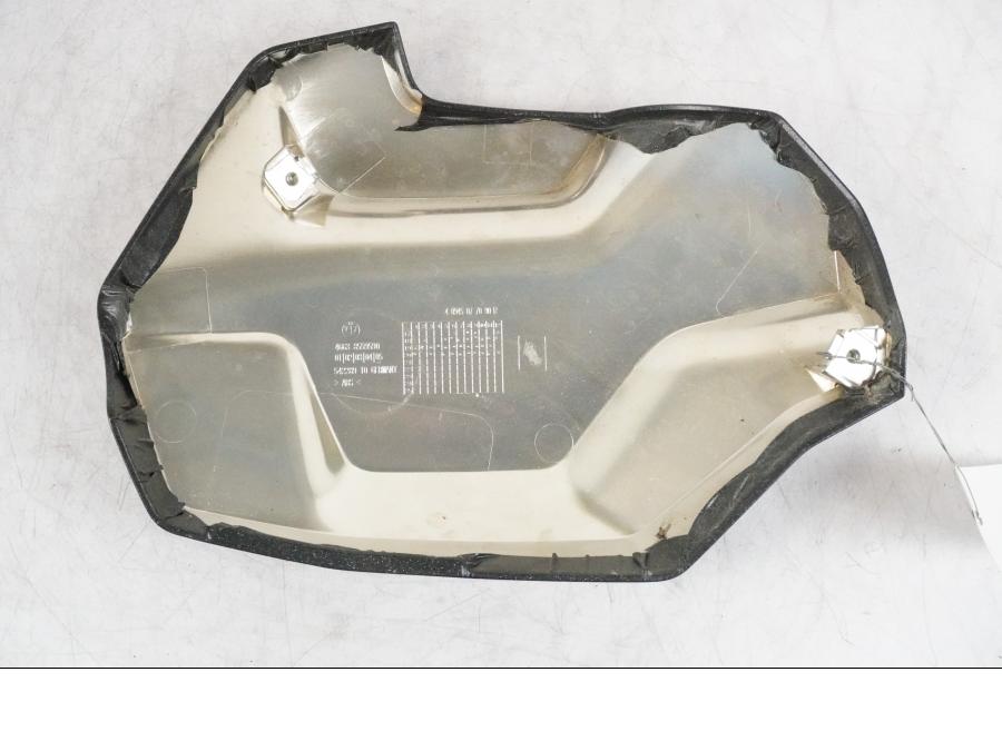 Snett nerifrån på Sidkåpa från en BMW R 1250 GSA -2021 motorcykel.