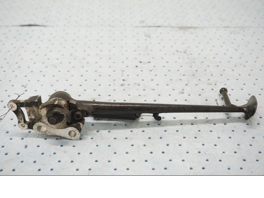 Baksidan på Sidostöd från en Yamaha YZF 1000 R1 -2001 motorcykel.