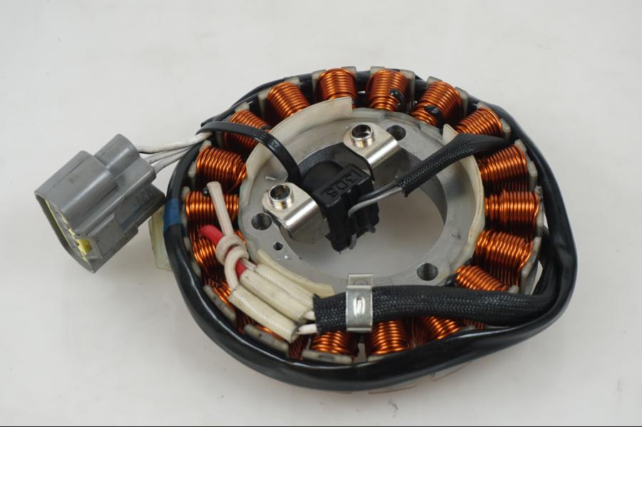 Baksidan på Generator från en Yamaha MT-07 -2014 motorcykel.