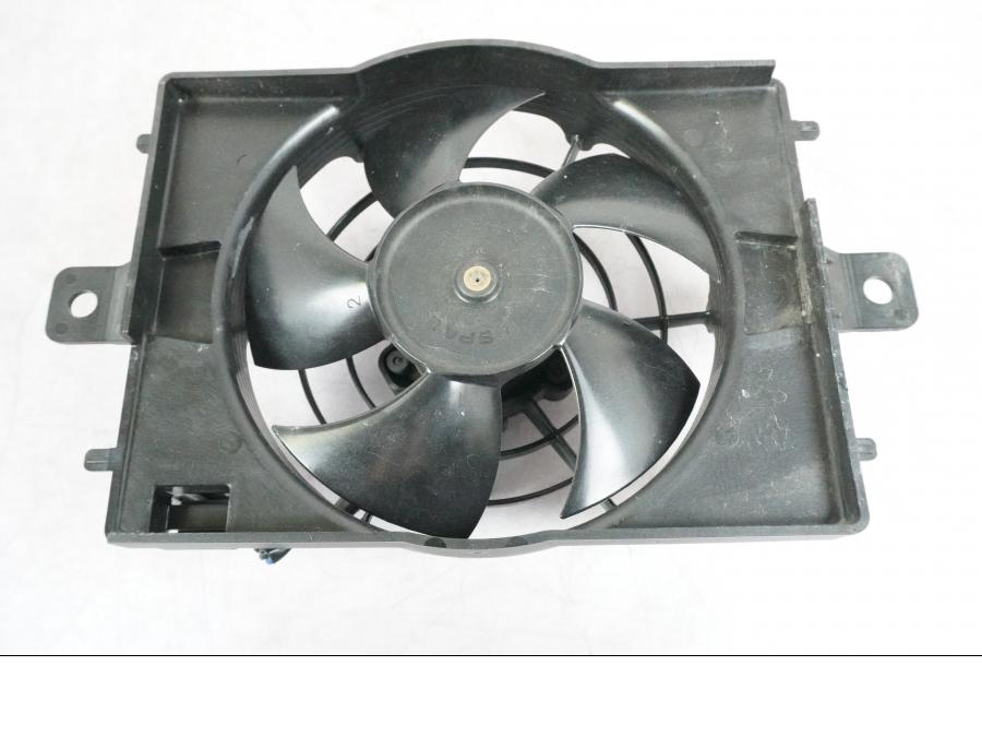 Vänster sida på Vattenkylfläkt från en BMW R 1250 GSA -2021 motorcykel.