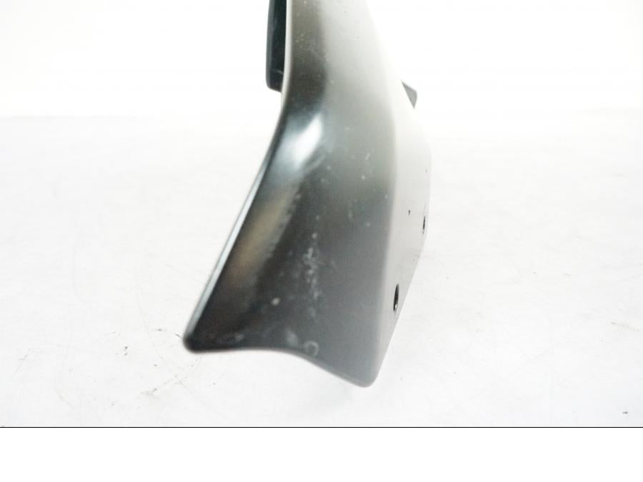 Snett uppifrån på Bakvinge från en Yamaha MT-07 -2023 motorcykel.