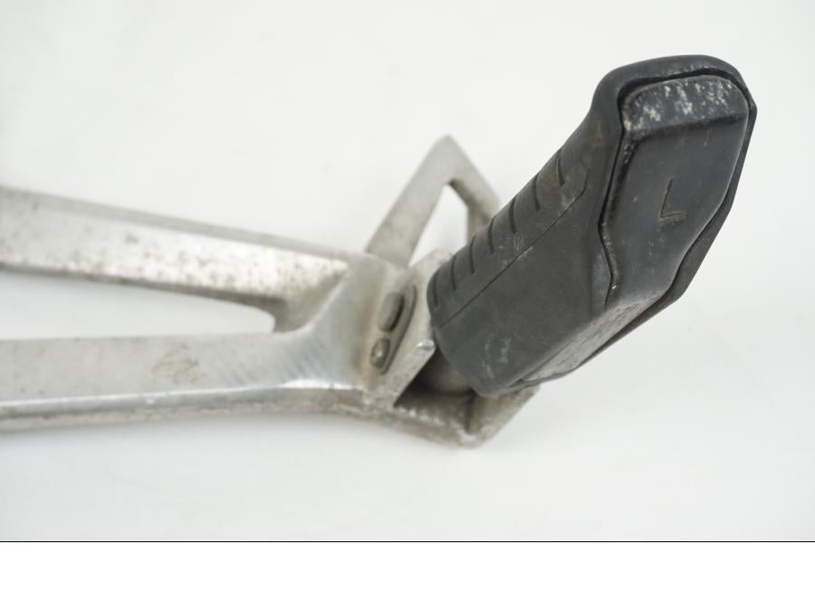 Extrabild2 på Fotpinnefäste från en Honda CBR 125 R -2006 motorcykel.