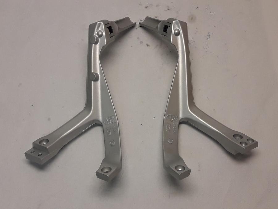 Baksidan på Fotpinnefäste från en Ducati 1299 Panigale -2016 motorcykel.