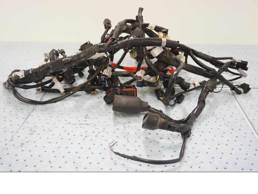 Framsidan på Kabelstam från en Yamaha MT-09 Tracer -2019 motorcykel.