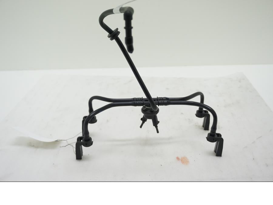 Framsidan på Fuel Rail från en Ducati Multistrada 1158 V4 -2021 motorcykel.