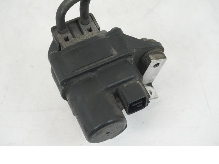 Extrabild1 på Avgasspjällmotor från en Yamaha YZF 1000 R1 -2004 motorcykel.