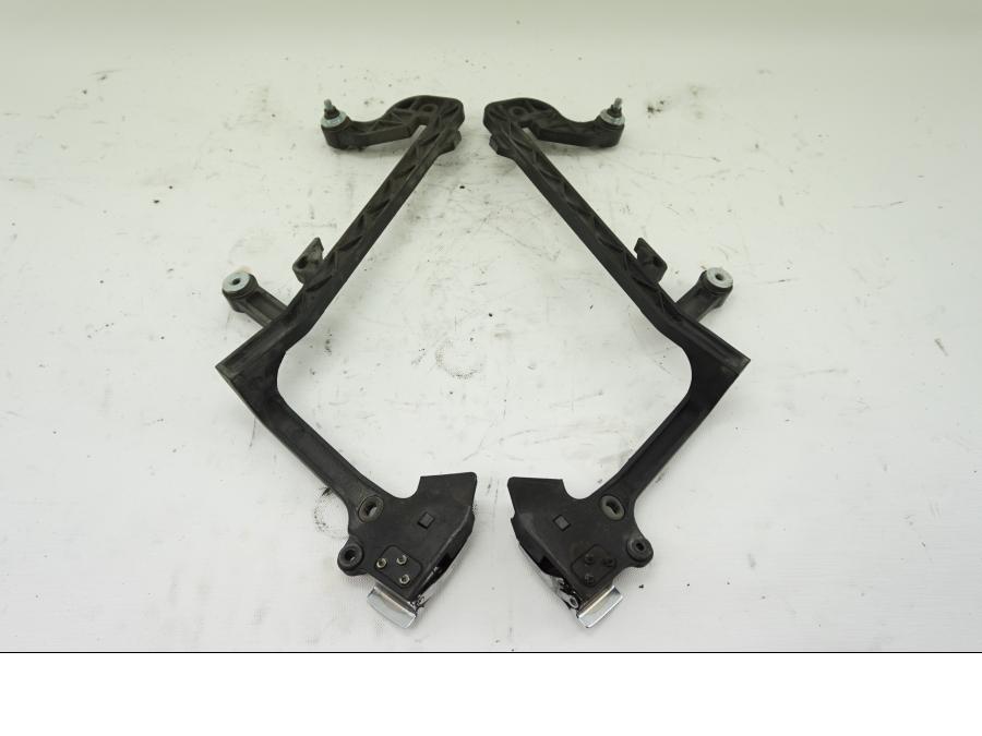 Baksidan på Sidoväskhållare från en Honda ST 1100 -1999 motorcykel.