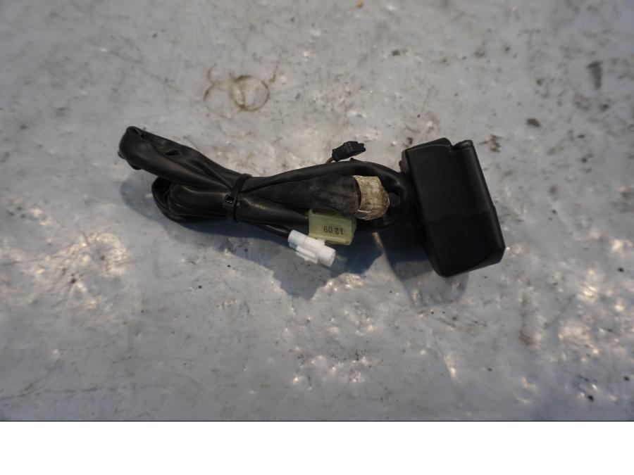 Baksidan på Styrelreglage från en Yamaha XT 1200 Z -2011 motorcykel.