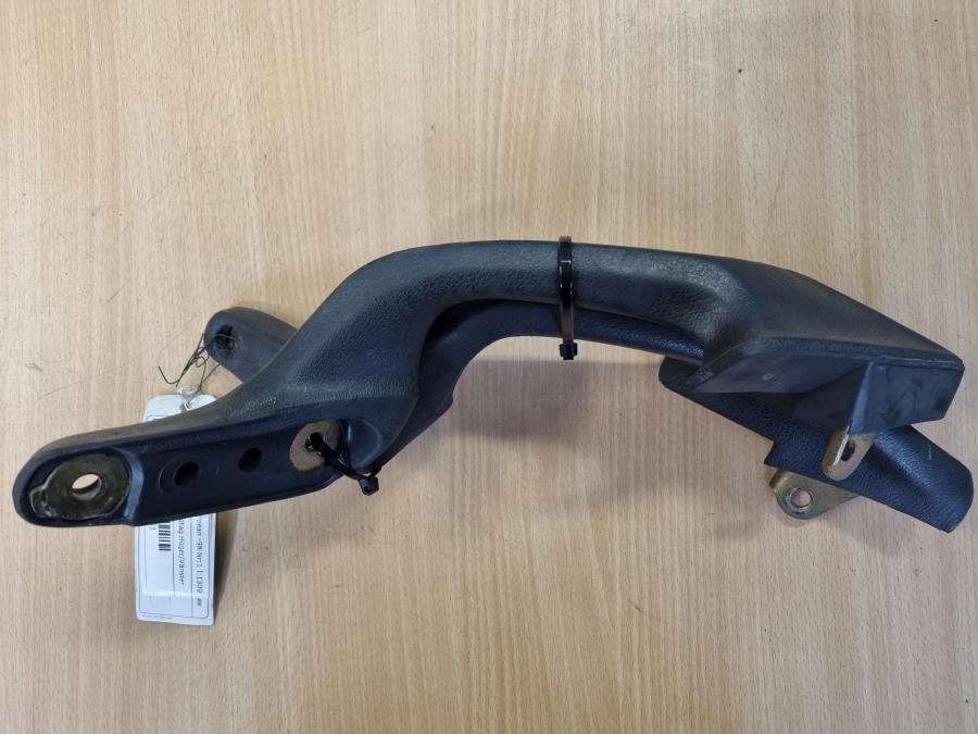 Höger sida på Passagerarhandtag från en Honda ST 1100 -1998 motorcykel.