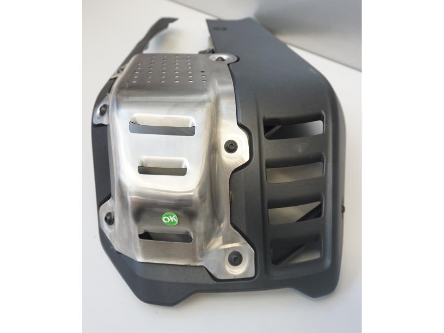 Snett uppifrån på Magkåpa från en KTM 390 Adventure -2020 motorcykel.