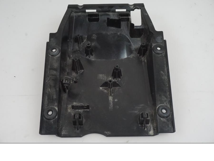 Vänster sida på Undertail från en BMW R Ninet -2017 motorcykel.