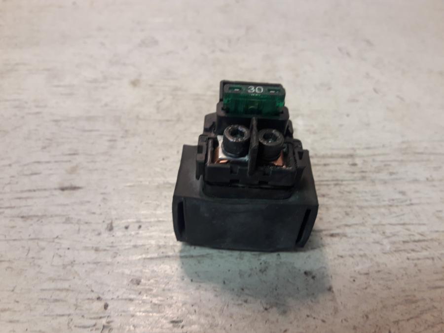 Framsidan på Startrelä från en Kawasaki ZX-6R -2008 motorcykel.