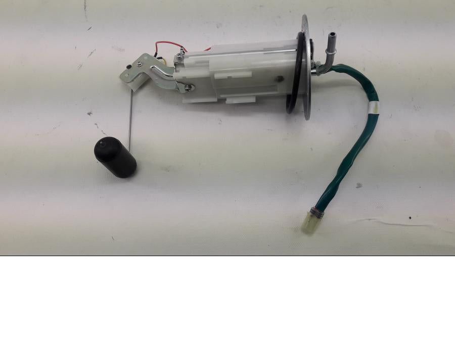 Framsidan på Bensinpump insprut från en Kawasaki Z 900 -2020 motorcykel.