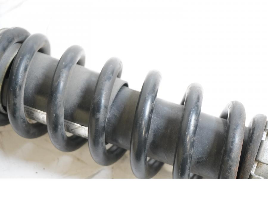 Snett uppifrån på Stötdämpare från en Kawasaki VN 900 -2008 motorcykel.