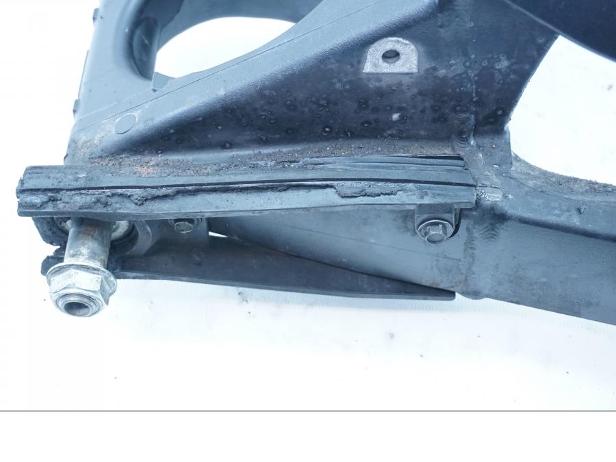 Snett uppifrån på Sving från en Suzuki GSX-R 1000 -2008 motorcykel.