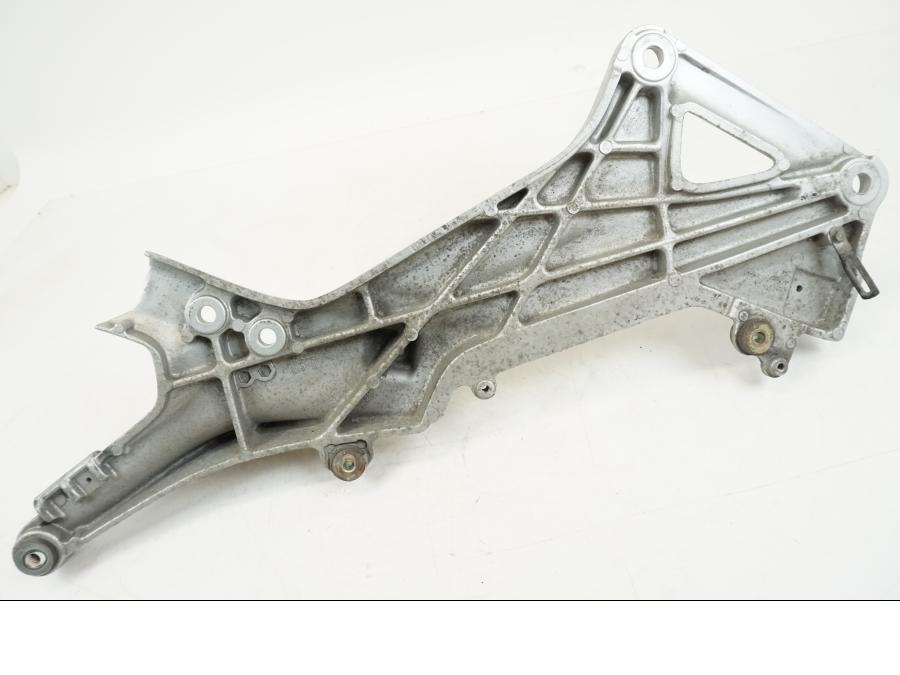 Extrabild1 på Fotpinnefäste från en Honda ST 1300 -2002 motorcykel.