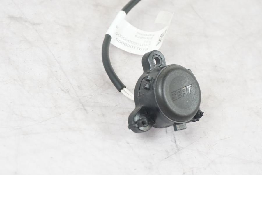 Vänster sida på Sadellås från en KTM 1290 Super Adventure S -2022 motorcykel.