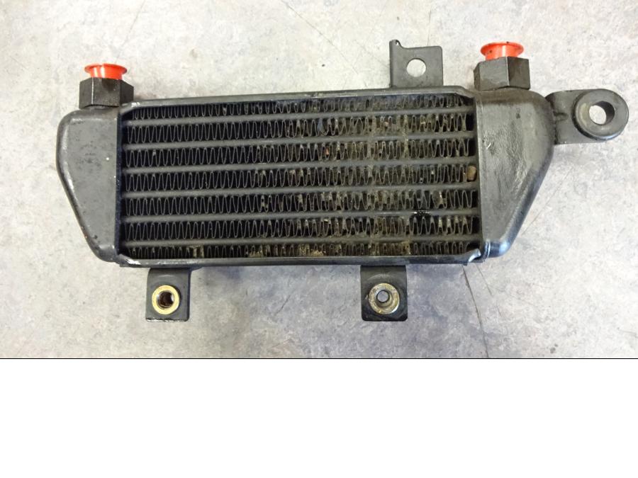 Baksidan på Oljekyl från en Triumph Tiger -2002 motorcykel.