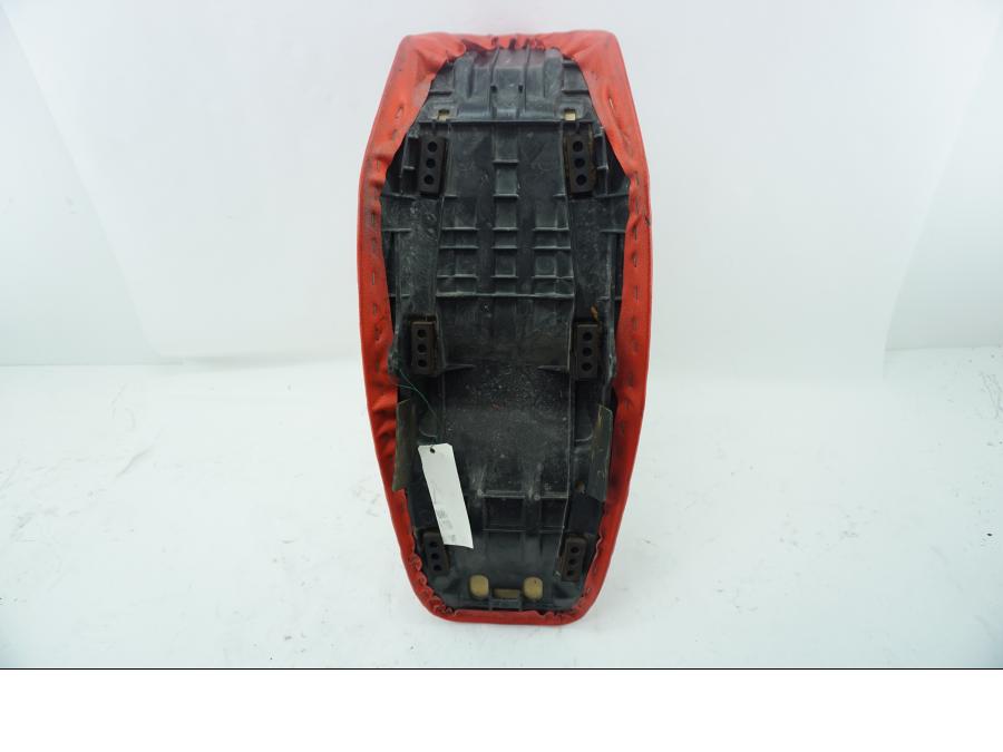 Snett uppifrån på Sadel från en Honda XR 125 -2004 motorcykel.