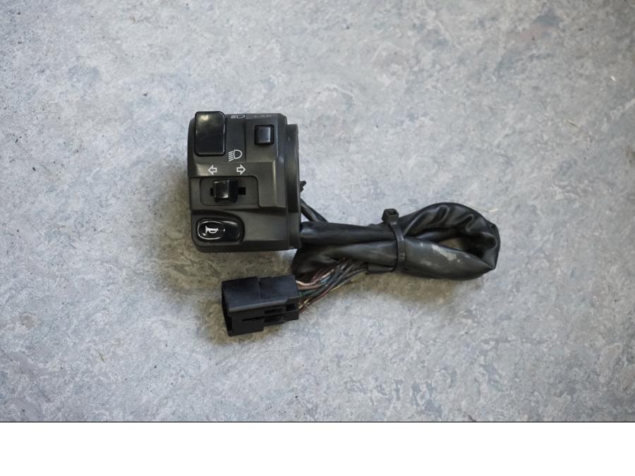 Framsidan på Styrelreglage från en Kawasaki ZX-10R -2008 motorcykel.