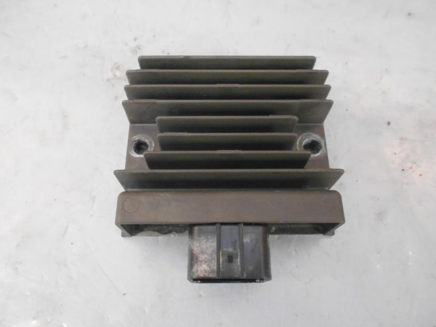 Framsidan på Likriktare från en Kawasaki Z 1000 -2019 motorcykel.