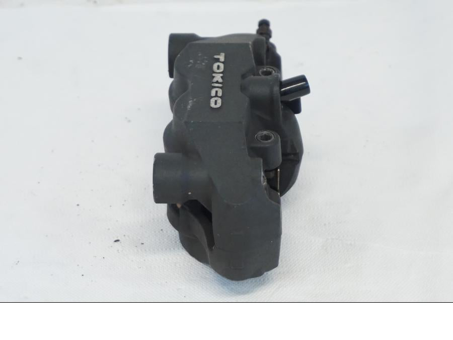 Snett nerifrån på Bromsok från en Suzuki GSX-R 1000 -2006 motorcykel.