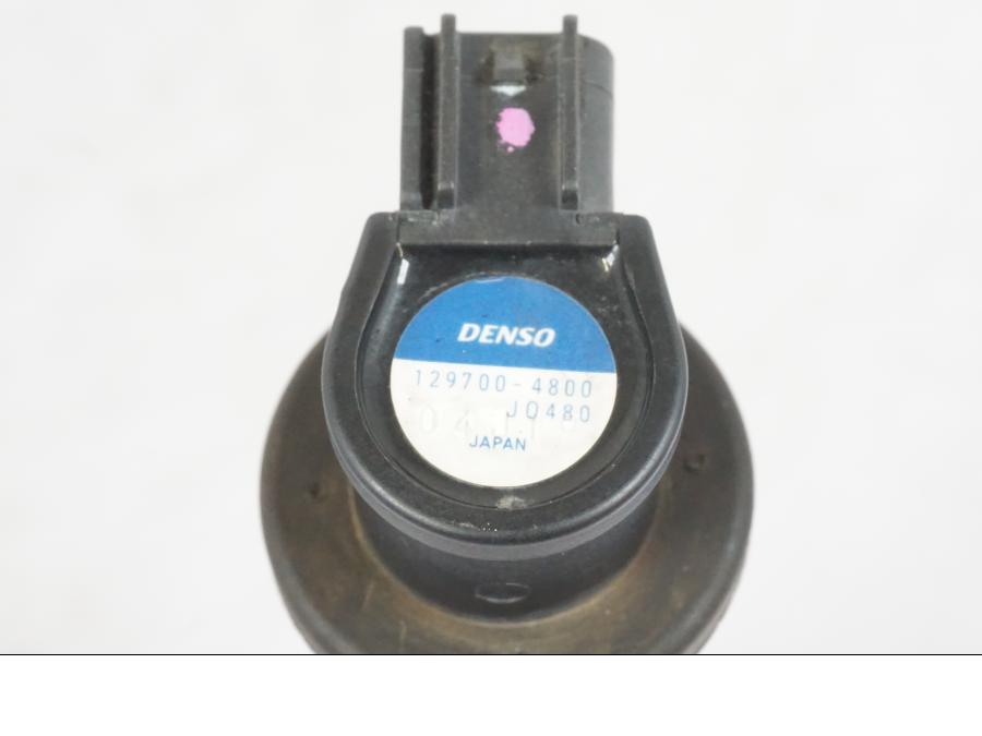 Snett uppifrån på Tändspole från en Suzuki GSX-R 600 -2007 motorcykel.