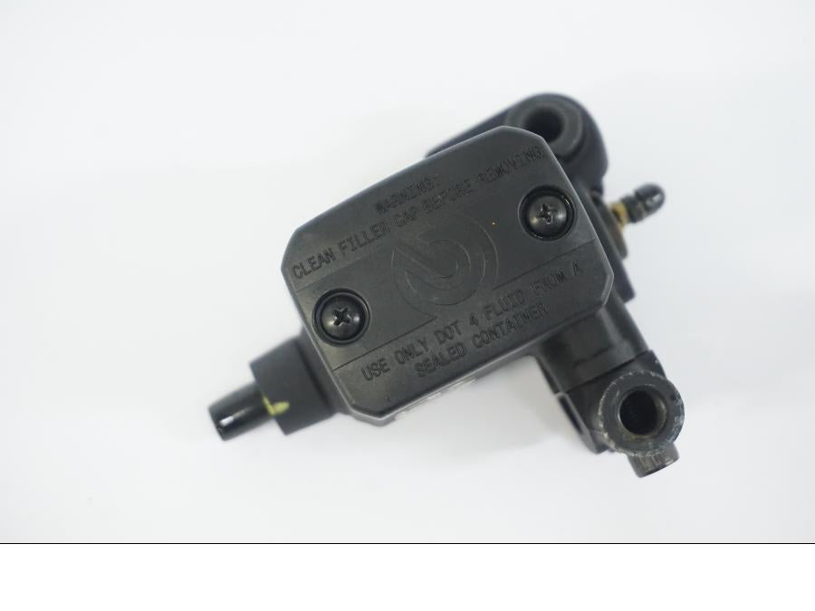 Extrabild2 på Bromshuvudcylinder från en Ducati Desert X -2022 motorcykel.