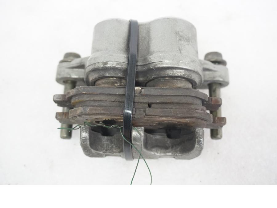 Snett uppifrån på Bromsok från en Yamaha YZF R6 -1999 motorcykel.