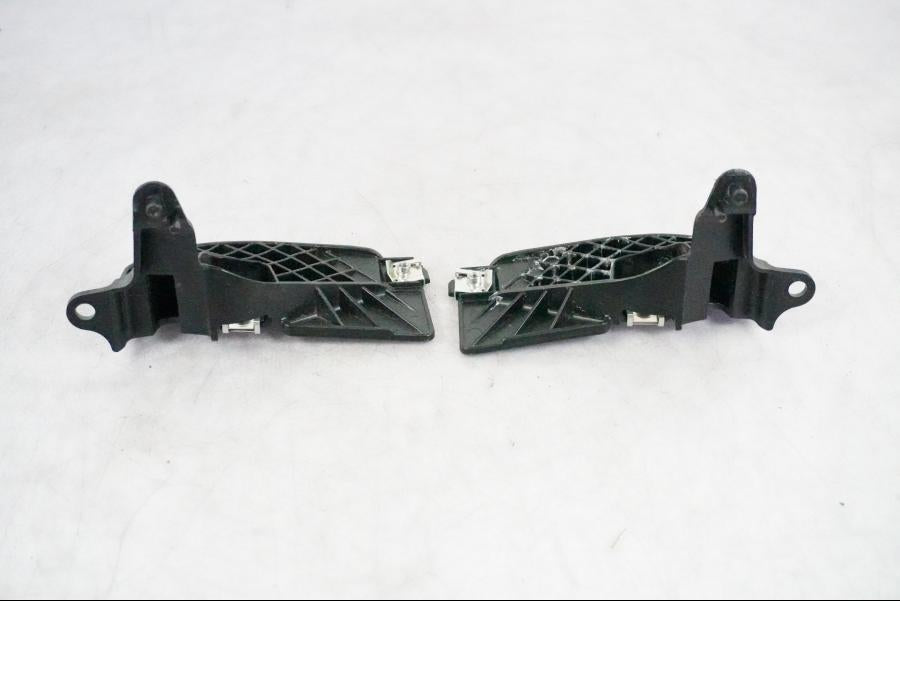 Höger sida på Vindrutefäste från en BMW R 1250 GSA -2021 motorcykel.