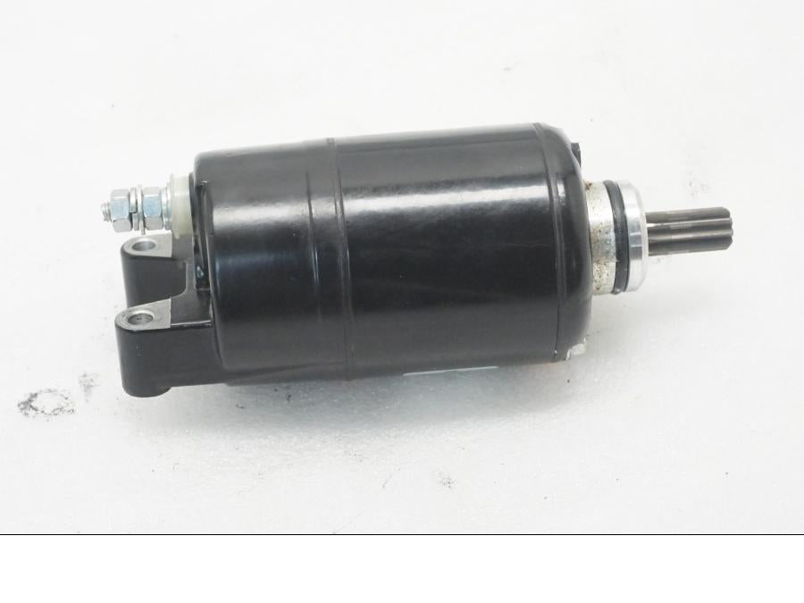 Framsidan på Startmotor från en Kawasaki Z 400 -2020 motorcykel.