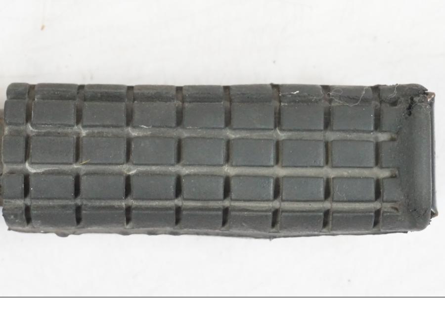 Vänster sida på Fotpinne från en Honda CBR 1000 F -1999 motorcykel.