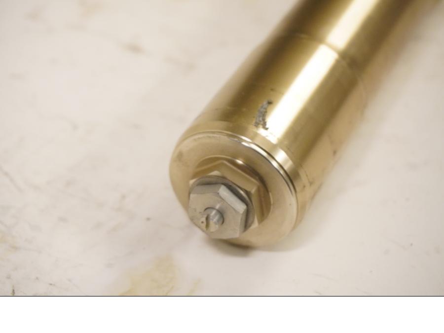 Snett uppifrån på Gaffelben från en Kawasaki Z 1000 -2008 motorcykel.