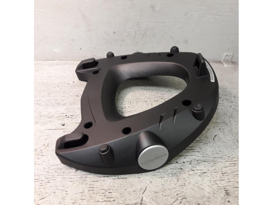 Baksidan på Topboxplatta från en Yamaha MT-09 Tracer -2010 motorcykel.