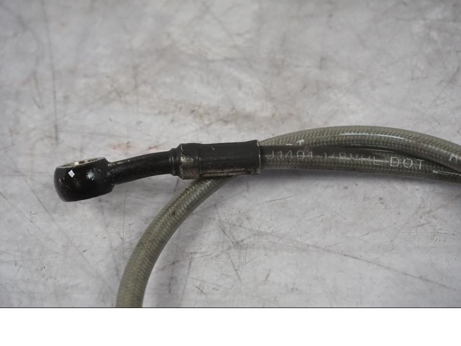 Vänster sida på Bromsledning från en Triumph Tiger Explorer -2016 motorcykel.