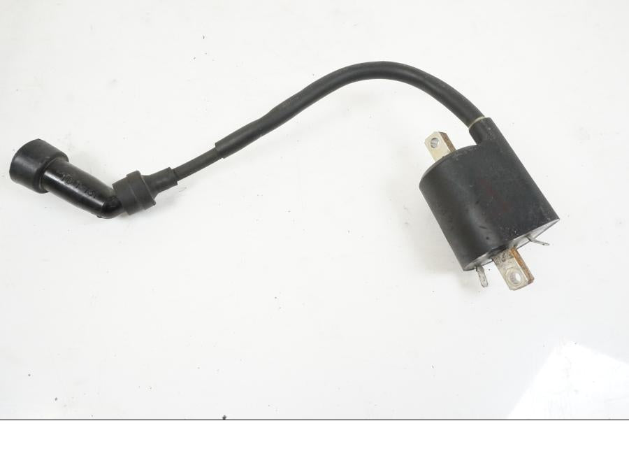 Baksidan på Tändspole från en Yamaha XVS 1100 -2004 motorcykel.