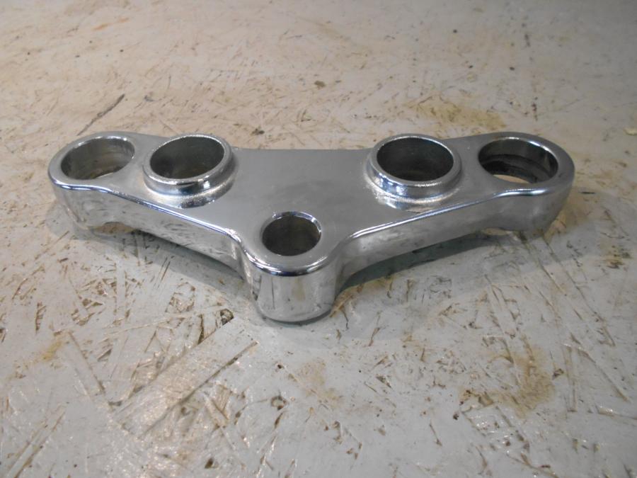 Baksidan på Gaffelkrona från en Suzuki VS 750 Intruder -1986 motorcykel.